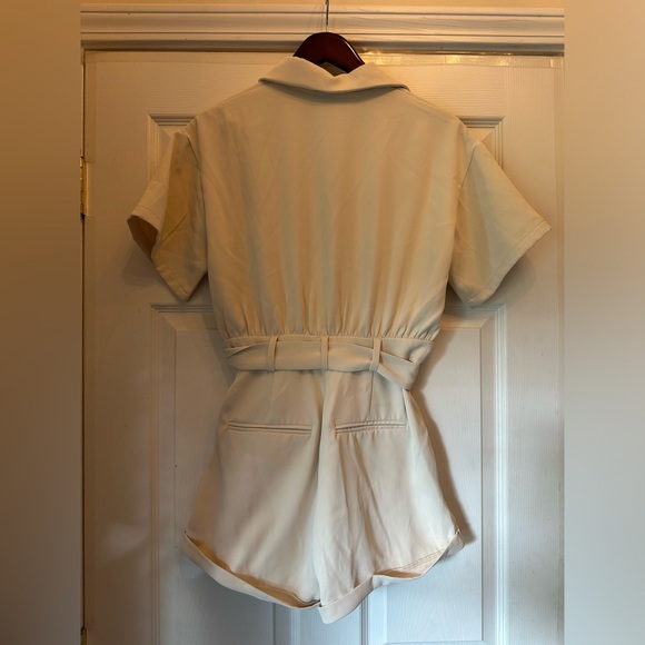 Kittenish White Utility Cargo Bow Tie Romper Jumpsuit Womens Small - Picture 6 of 6